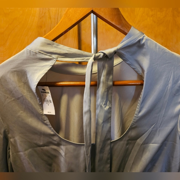 Express light sage green blouse with peephole back! - Picture 9 of 12